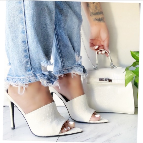 pointed peep toe mules